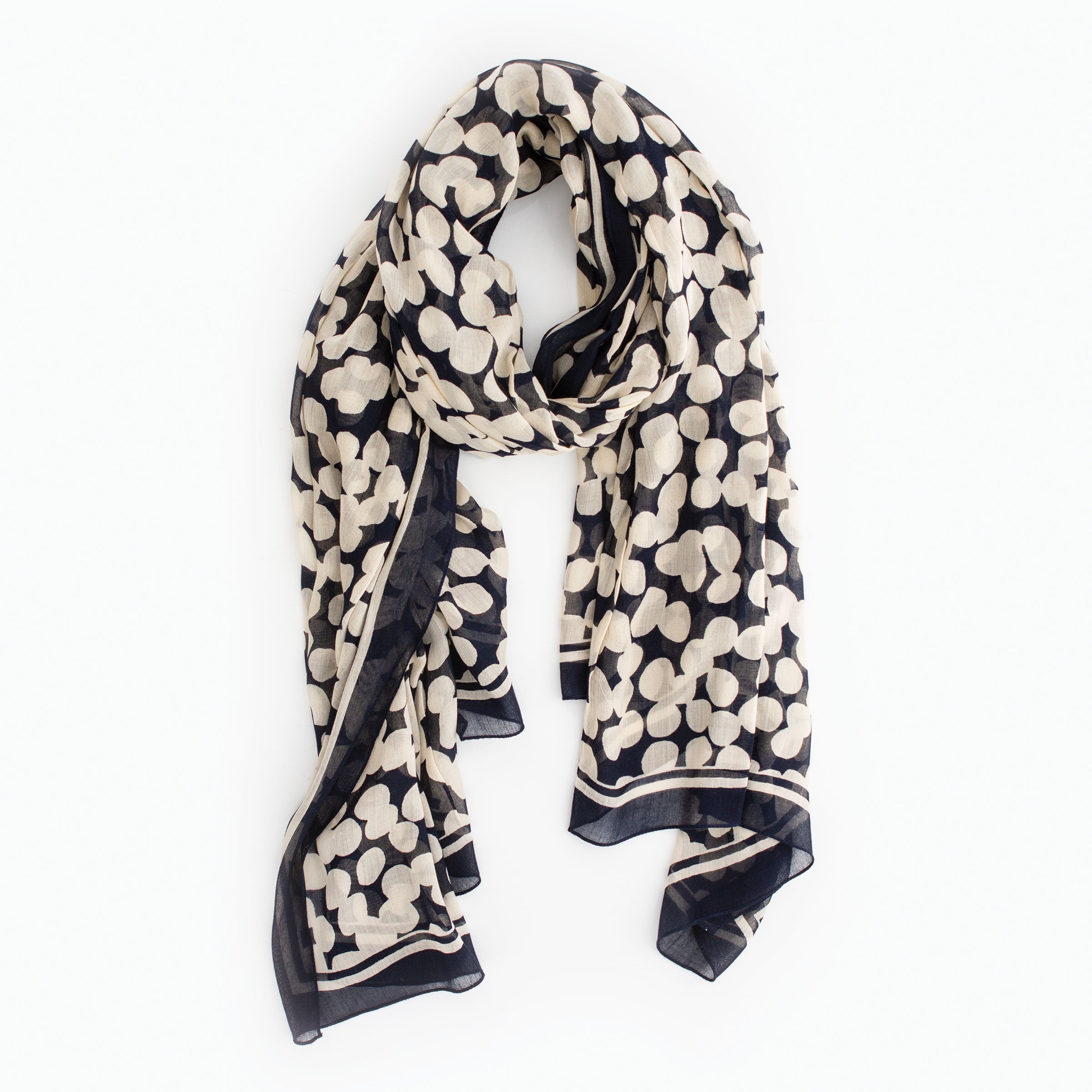 Aventura, Foulard à pois